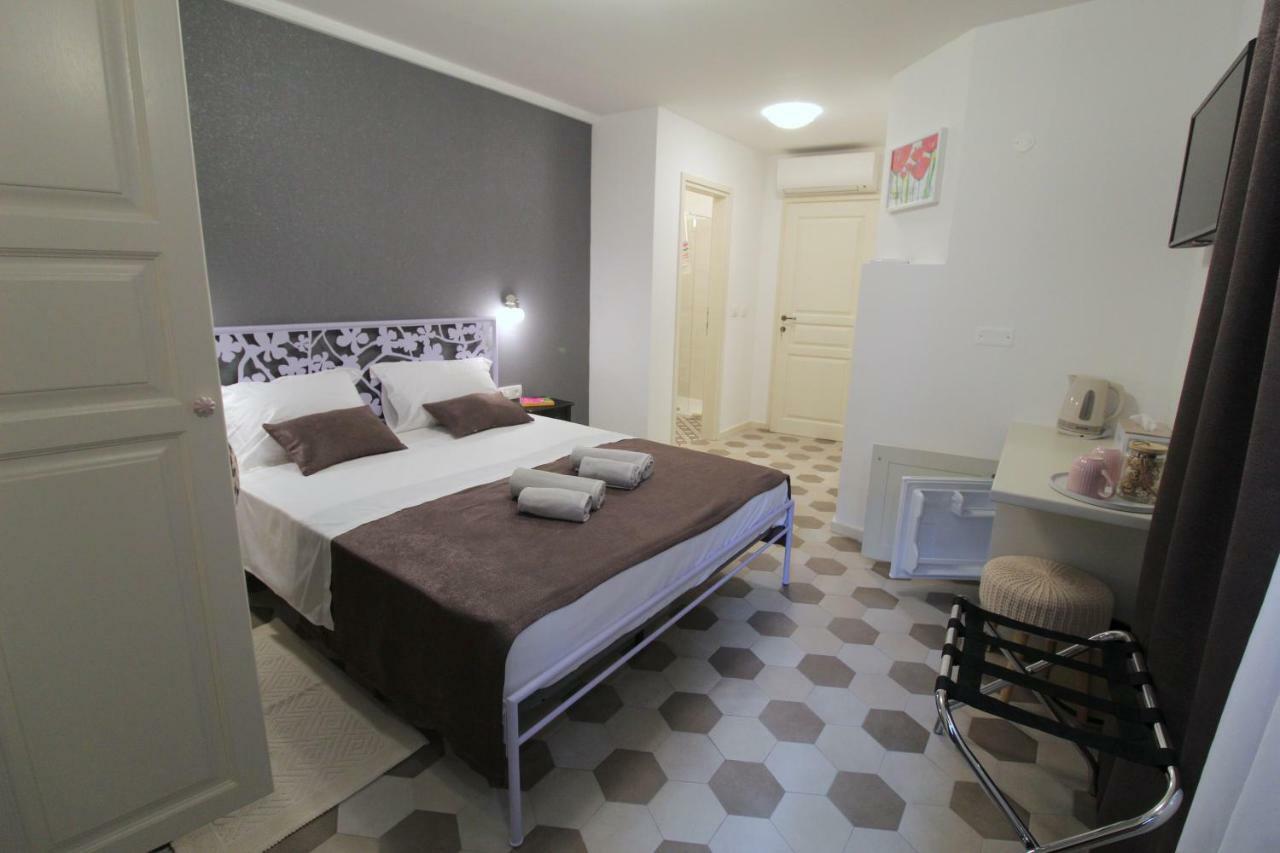 Noemi'S Rooms Rovigno Esterno foto
